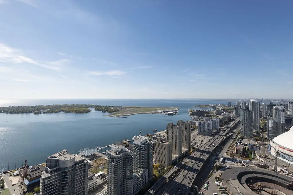 Diamond Vacation Homes - York St Toronto