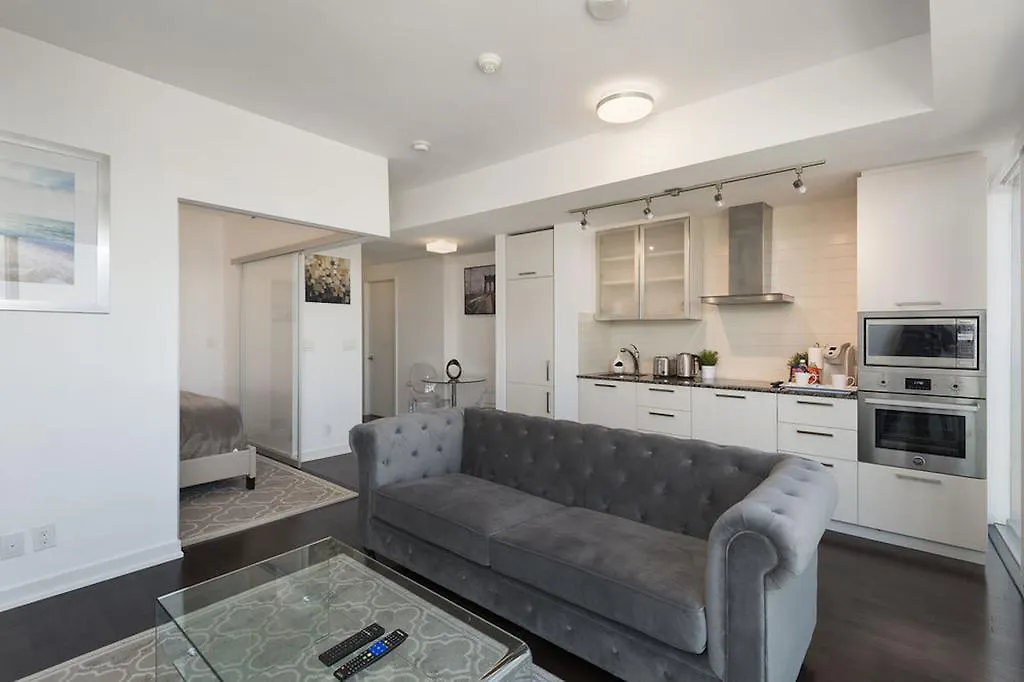 Diamond Vacation Homes - York St Toronto