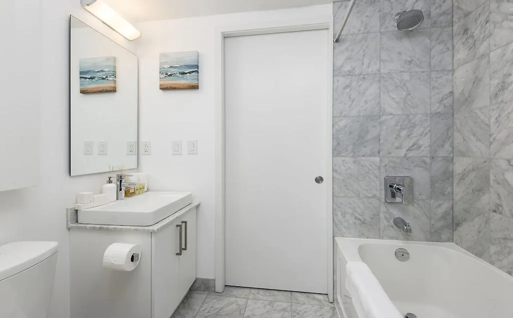 Diamond Vacation Homes - York St Toronto
