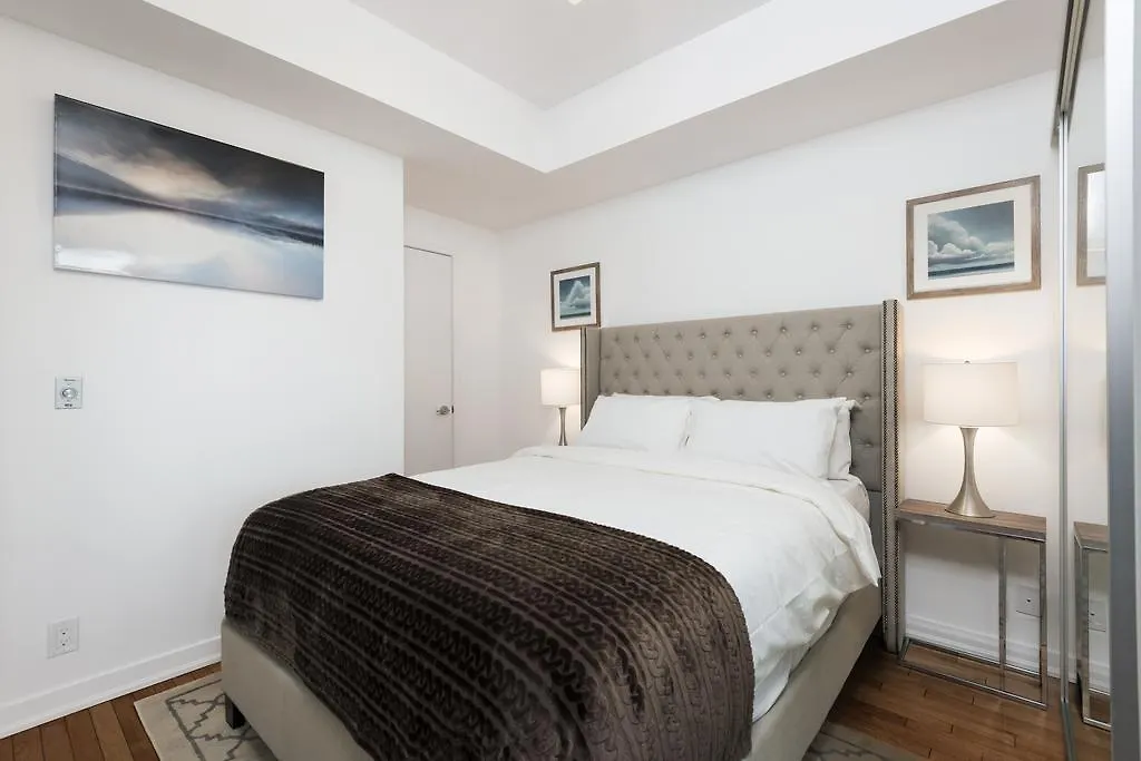 Diamond Vacation Homes - York St Toronto